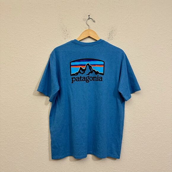PATAGONIA M's Fitz Roy Horizons Short-Sleeve Responsibili-Tee in Blue - Picture 1 of 9